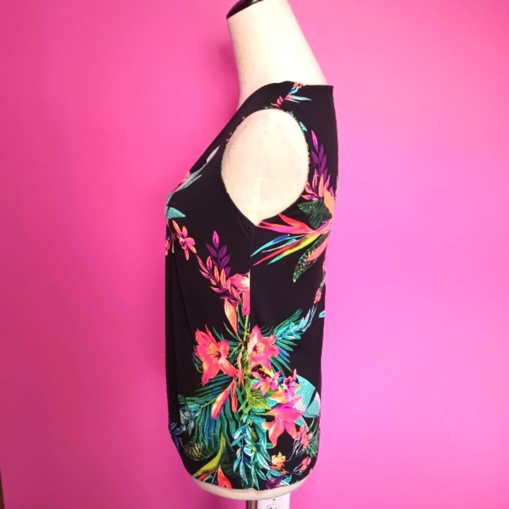 Worthington ladies Black floral sleeveless blouse (Size PS)
